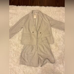NEIWAI Elegant Light Gray Women's Blazer and Shorts Set